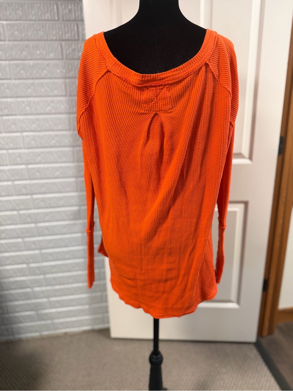Free People We The Free Orange Thermal Top – Size X Small Runs Big - Picture 4 of 7